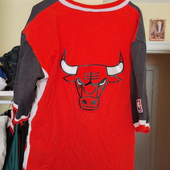 Chicago Bulls Shooting Shirt - Picture 2 of 3
